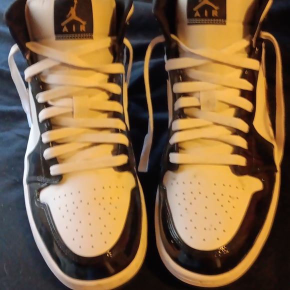 2019Air Jordan 1 Mid Patent SE \'Black Gold